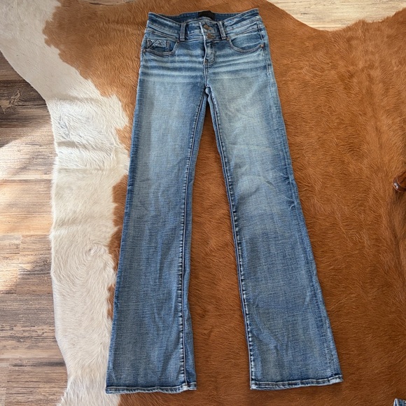 Classic Light Blue Women's Bootcut Jeans tall
Only worn once
Mid rise - Picture 3 of 5